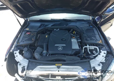 2015 Mercedes-Benz C 300 Luxury/Sport z USA, uszkodzony, nr VIN 55SWF4JB4FU052546